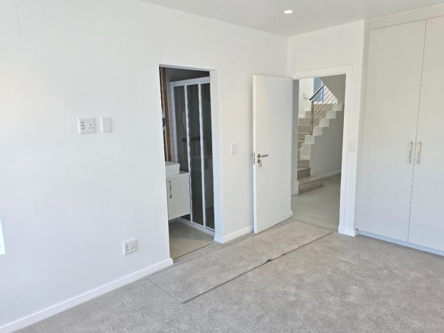4 Bedroom Property for Sale in Whale Rock Heights Western Cape